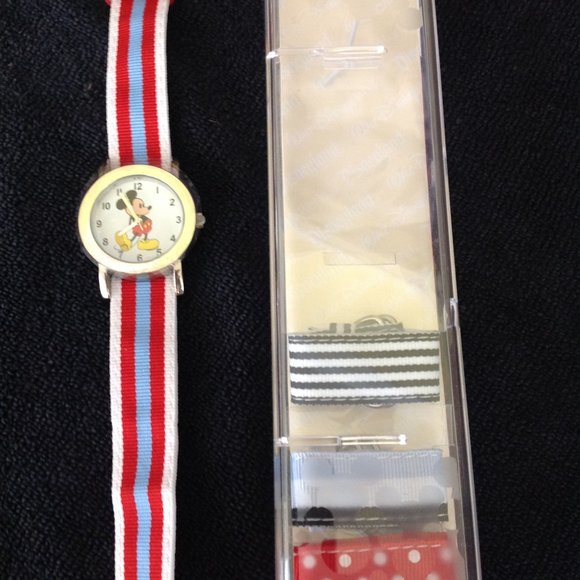 Vintage Disney Mickey Mouse Watch with Interchangable Watch Bands - Picture 3 of 8